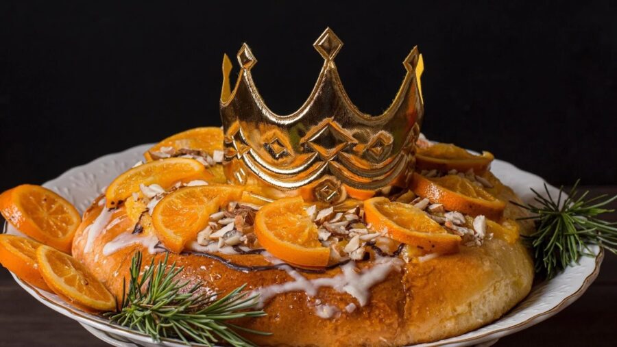 Three Kings Cake: Tradition, Symbolism, and a Classic Recipe 3